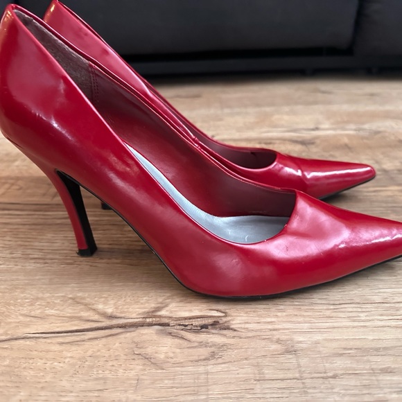 Diba East Red Patent Leather High Heels - Picture 4 of 5